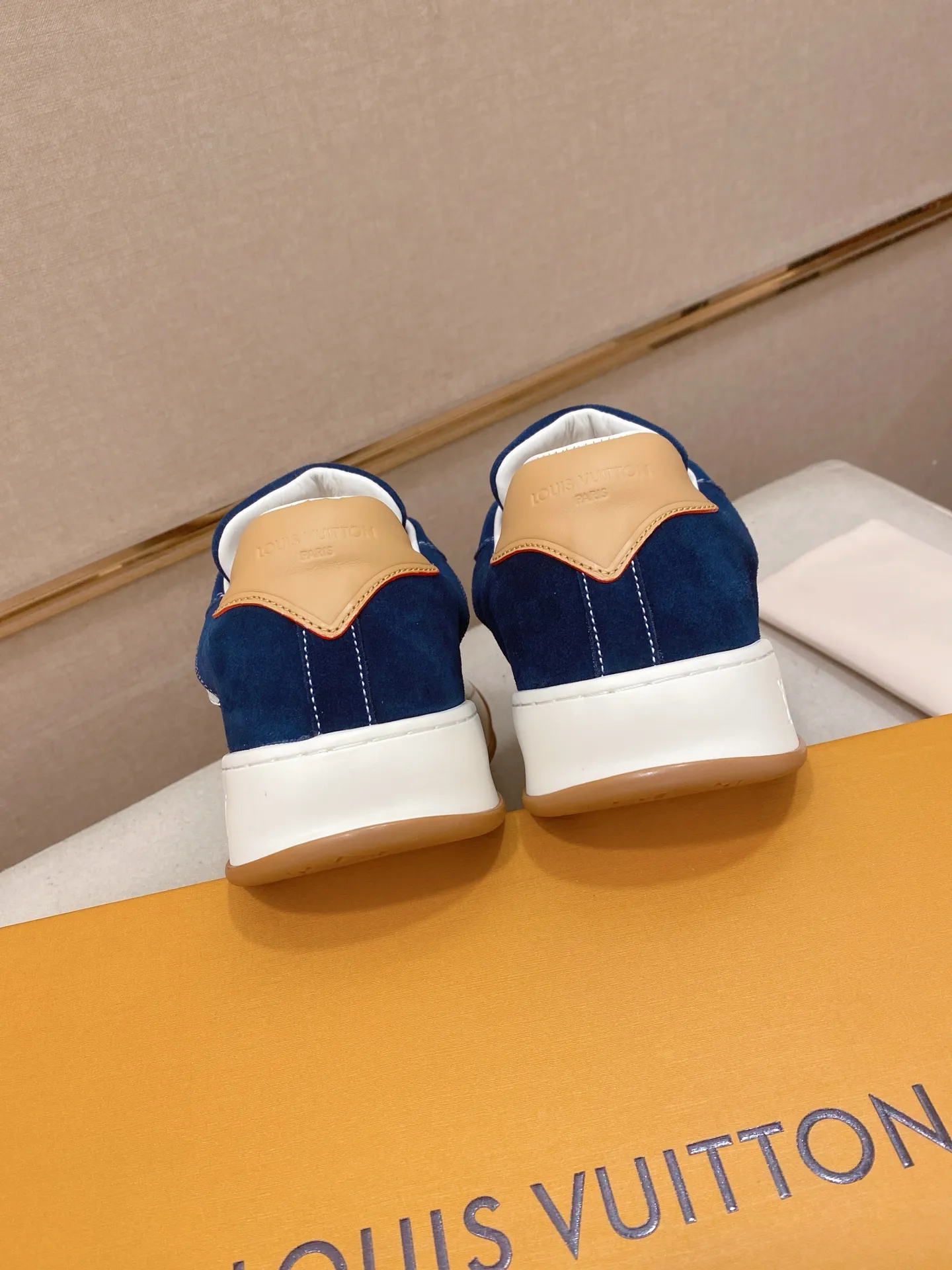 Factory price: 480💰 LV 🫏The colorful interpretation of BUTTERSOFT sneakers combines sheepskin, The colorful interpretation of LV BUTTERSOFT sneakers combines sheepskin and calfskin for a super soft feel. Designed by Pharrell Williams, this '60s-inspired shoe features a padded upper that's been crafted by Louis Vuitton craftsmen to further enhance the comfort of the leather. In addition to the LV initials, it features multiple signatures, including natural leather trim and an embossed pattern of Pharrell Williams and lobster on the side, referencing the Fall/Winter 2025 men’s show. A must-have artifact for fashionistas✅ Code number 38-44